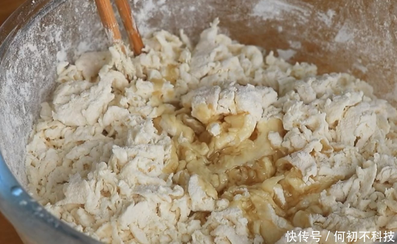 搅拌均匀|想吃披萨不用出去买,自己在家做,15块钱成本,做一次吃半月不坏