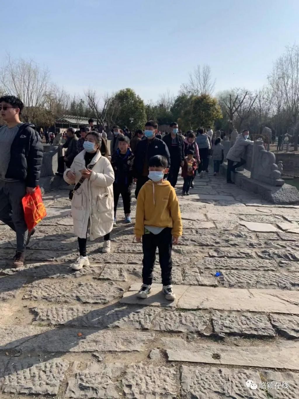 漯河人免费入园!这个景区春节人山人海,好热闹...