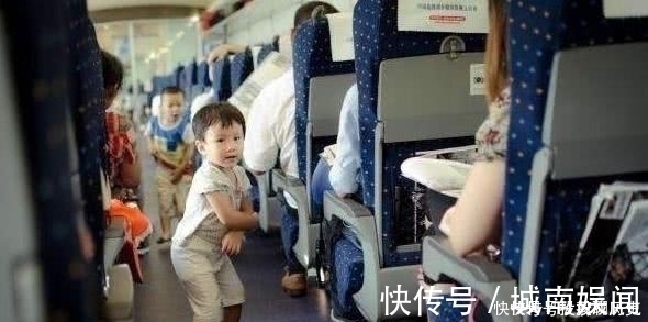 家长|一节车厢两个孩子,却展示了不同的家教,未来早已经一目了然!