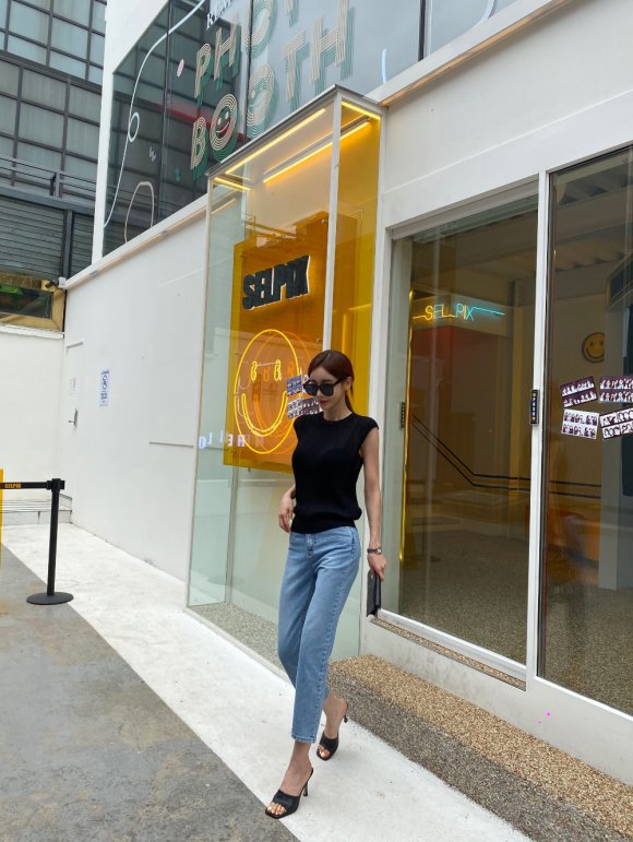 牛仔套装|孙允珠御姐型穿搭成熟撩人，针织套装和牛仔套装，哪款更性感?