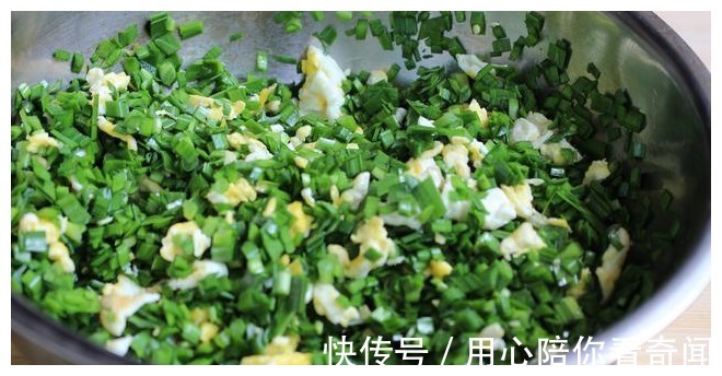 韭菜鸡蛋|韭菜鸡蛋还在包饺子吗，教你这种做法，3分钟出锅，家人嚷着吃