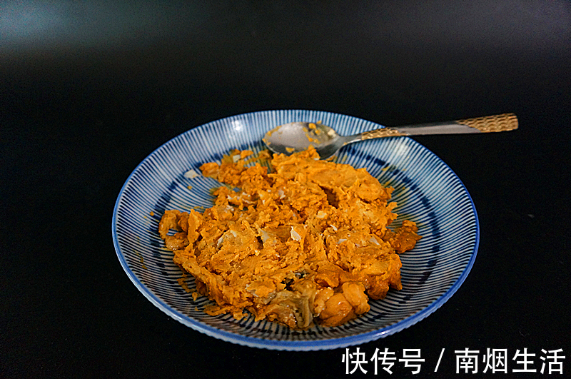 跟着我一起|蛋黄焗南瓜家庭版简单做法，味道香甜，色泽诱人