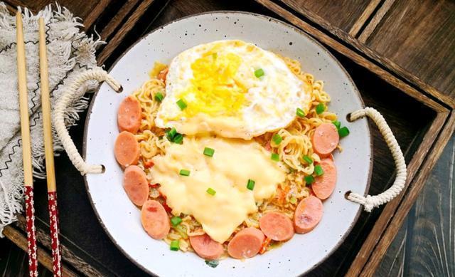 造就|原来泡面还可以这样吃,配上香浓的芝士,造就不一样的美味