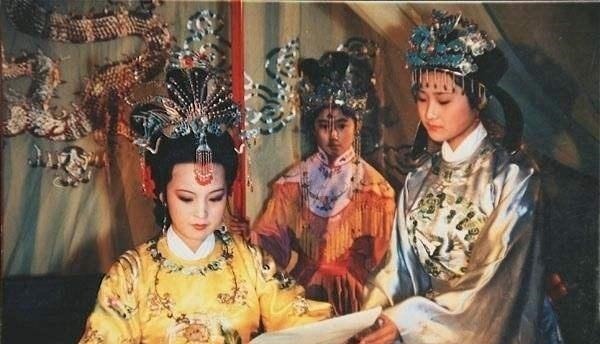 贵妃&红楼梦元春晋升贵妃,小太监一言一行表示她并不得宠!