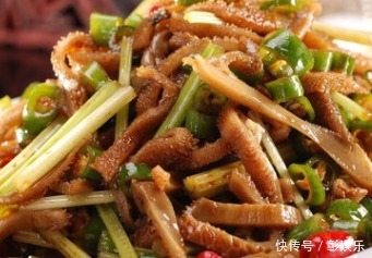 农村妈妈拿来的食材,“家庭厨师”教你做出色泽红亮的美食