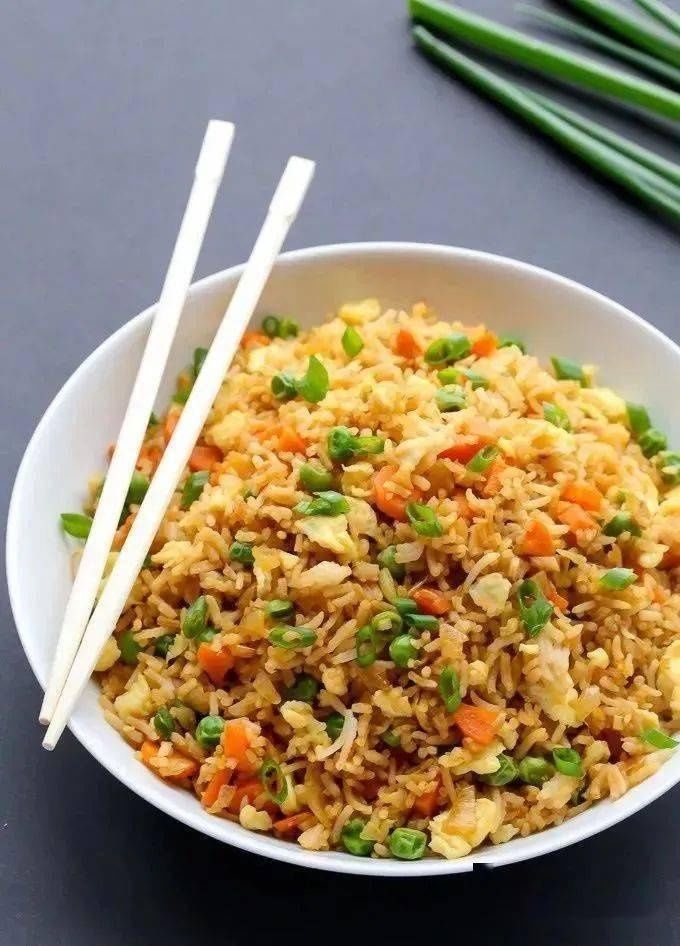 蛋炒饭到底是先炒饭还是先炒蛋？以前总做错，难怪老糊锅！