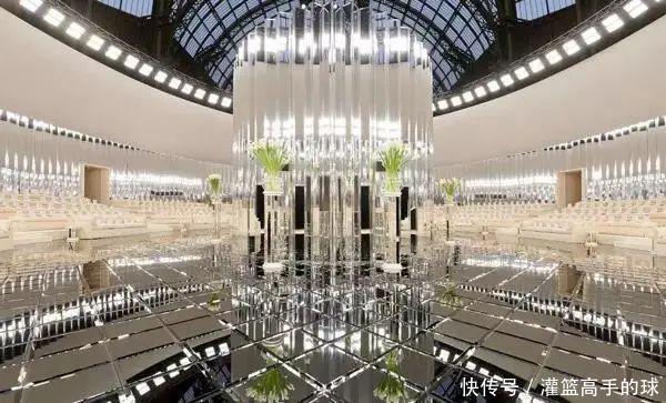 秀场|在华丽的时装背后,那些极具创意的秀场场景设计(上)