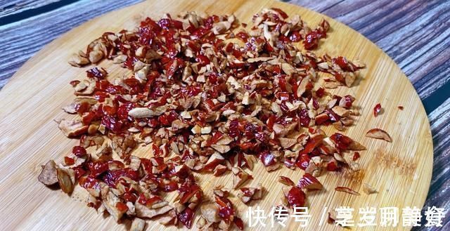 红枣性温|秋天,吃梨吃银耳都不如多吃它,坚持每天吃几颗,精神满满过秋天