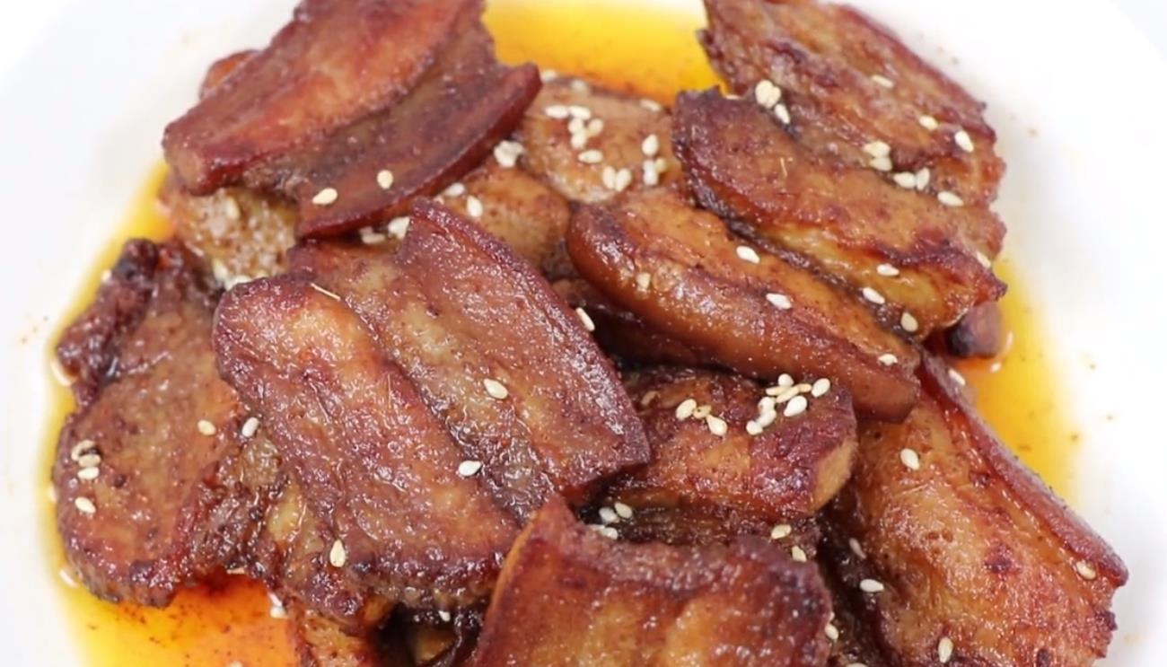 五花肉不要老是红烧了,试试这样做,香辣美味,越嚼越香!