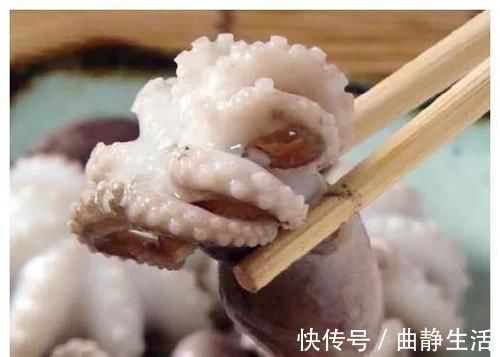 海边有些渔民吃八爪鱼动不动就是爆头,连墨汁一起吃,墨汁真有这么好吃吗?
