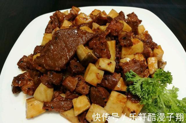 杏鲍菇炒牛肉|牛肉不要再煎着吃啦,牛肉和它一起炒,清脆爽滑、醇厚多汁