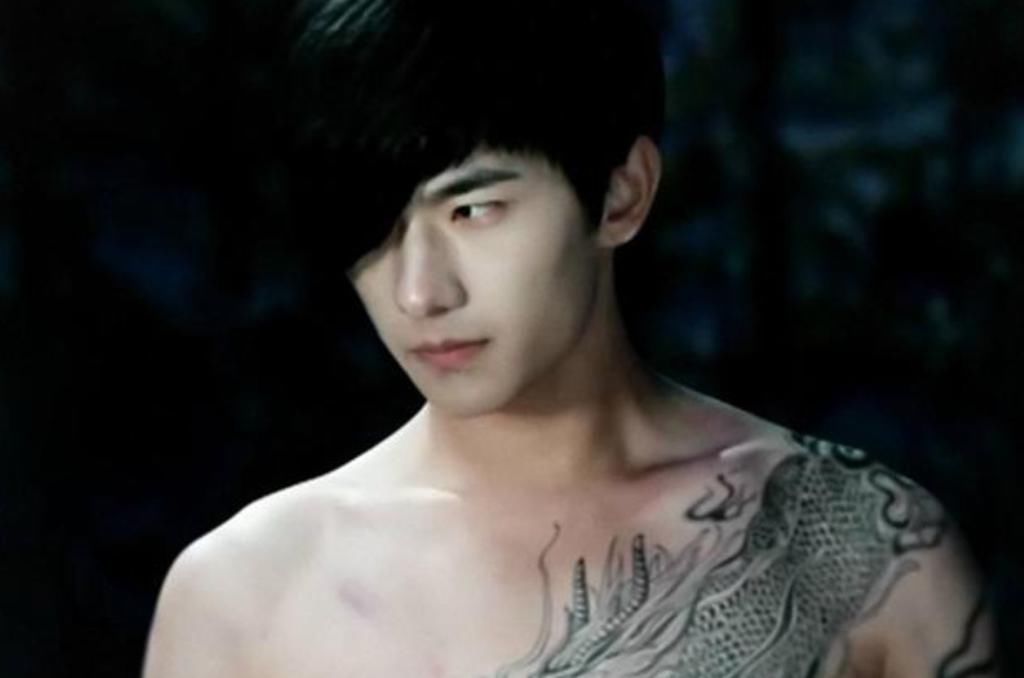 用鸽子血来纹身,平时看不出,生气才显现出来?这是为什么?