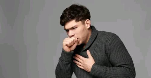 总感觉喉咙里有痰，却一直咳不出来，怎么办？不妨试试这4个方法