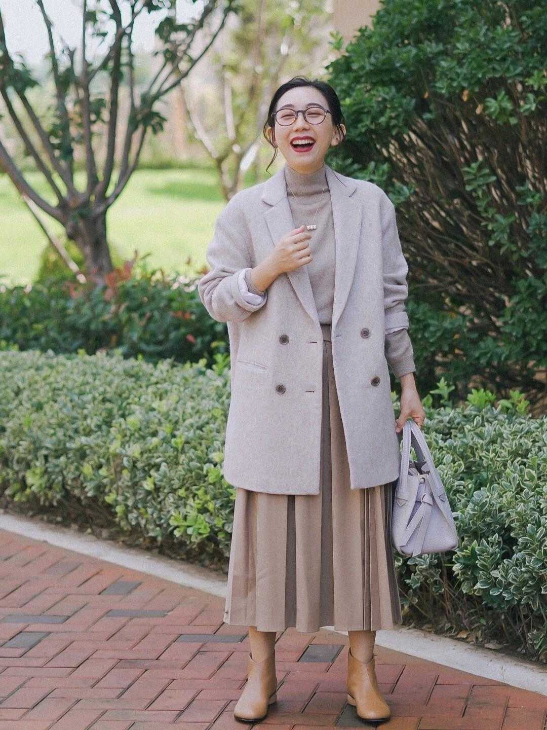 中年发福 40+发福应该怎么学穿搭，衣服素雅，款式简单，依然很好看