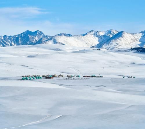 【图说新疆】新疆喀拉峻：茫茫林海雪原 木屋毡房点点