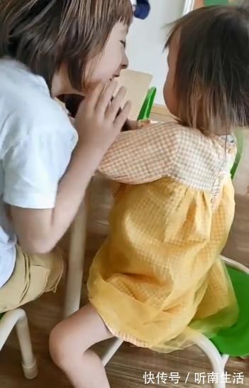 二胎政策|幼儿园小班宝宝误入大班,哥哥姐姐把他当成“国宝”,老师被萌翻