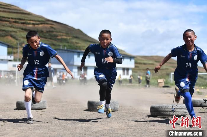 凉山|探访凉山“云端小学”：入选皇马训练营 梦想“踢”出大山