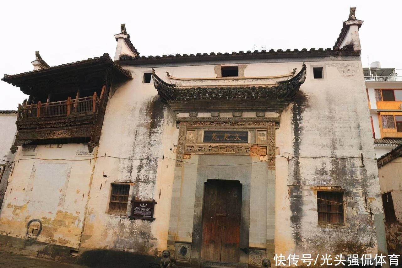 江西一村落，因“油菜花”而闻名，风景如画，犹如人间仙境