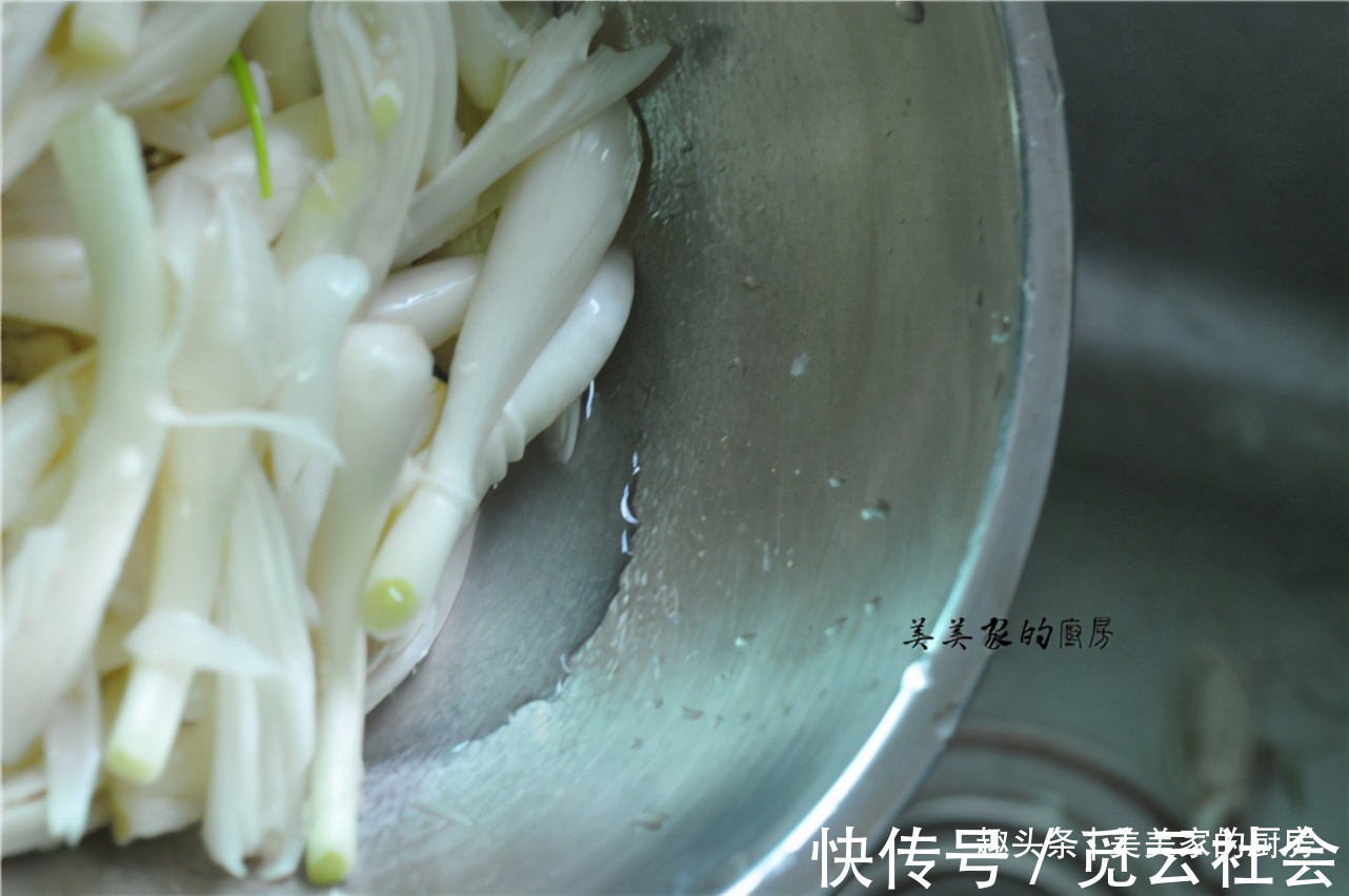 集市|集市上碰到此物别手软,一次买10斤,拌一拌就能吃,爽脆开胃!