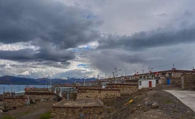 天空|世界上离天空最近的村庄，村民平均寿命仅40岁，却没人舍得离开