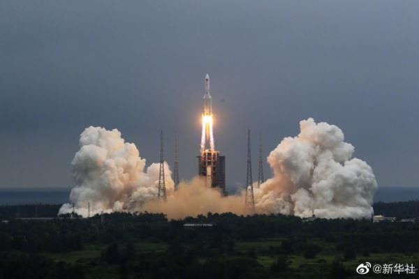 直击！高清大图看天和核心舱发射