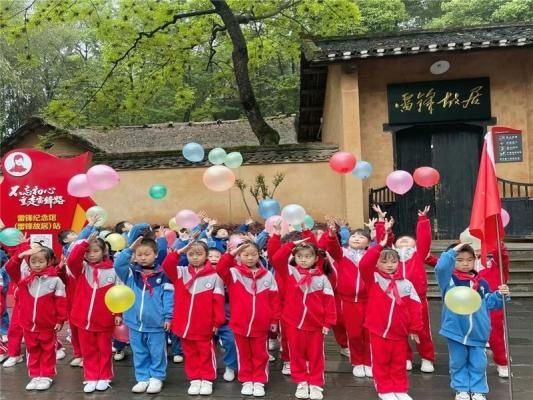 雷锋小学：“红领巾心向党，我要加入少先队！”