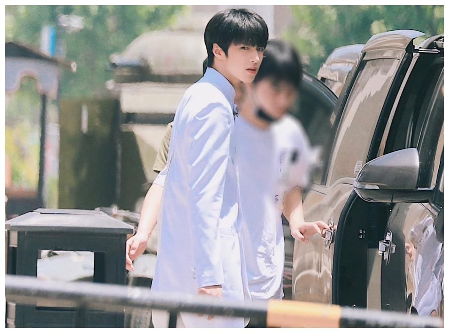 《密逃3》新路透,邓伦堪比白马王子,却不想刘耀文更攻气满满