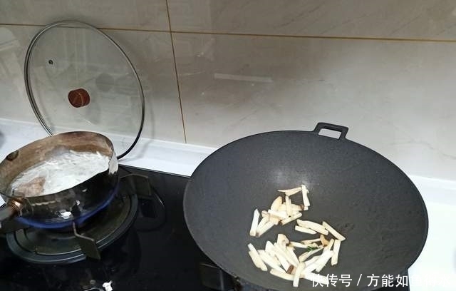 杏鲍菇|老两口的极简晚餐,清淡鲜美个个光盘,好吃到2个人一起打饱嗝