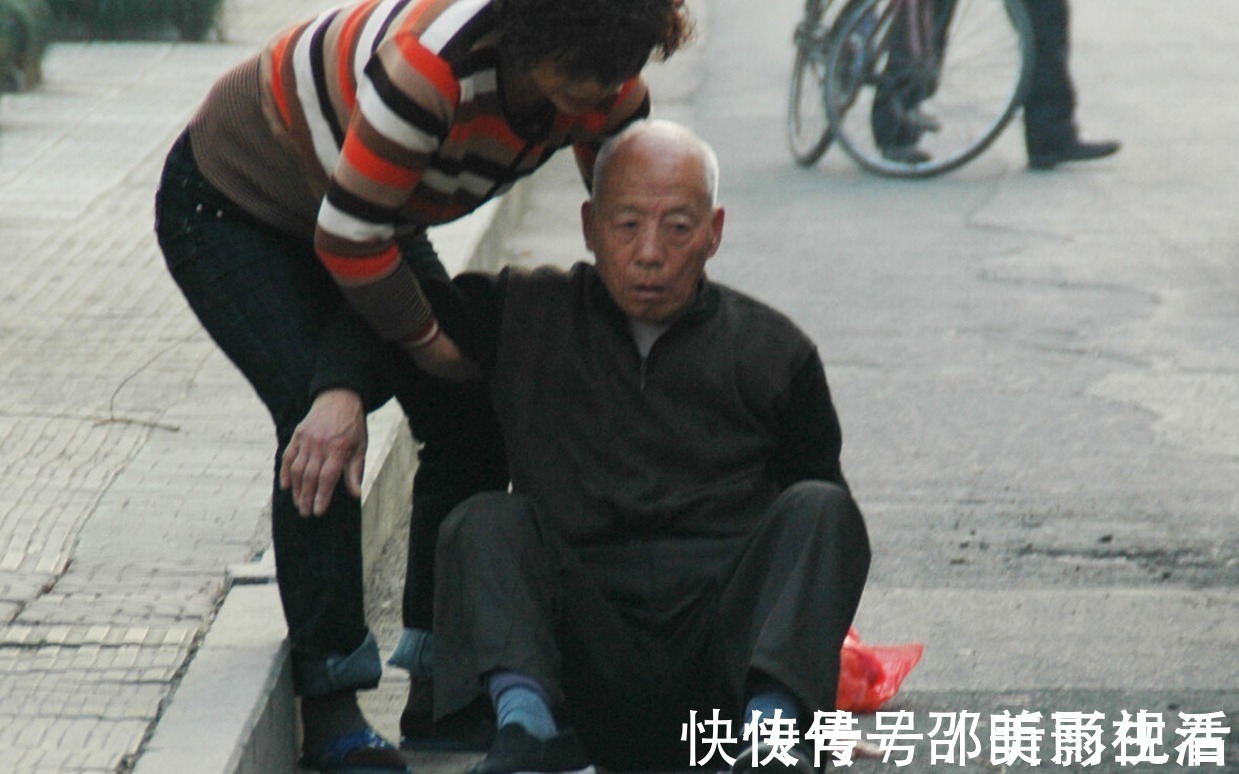 中老年人|骨科专家:1碗白萝卜汤,坚持2个月腰背不疼,骨质疏松和你说再见