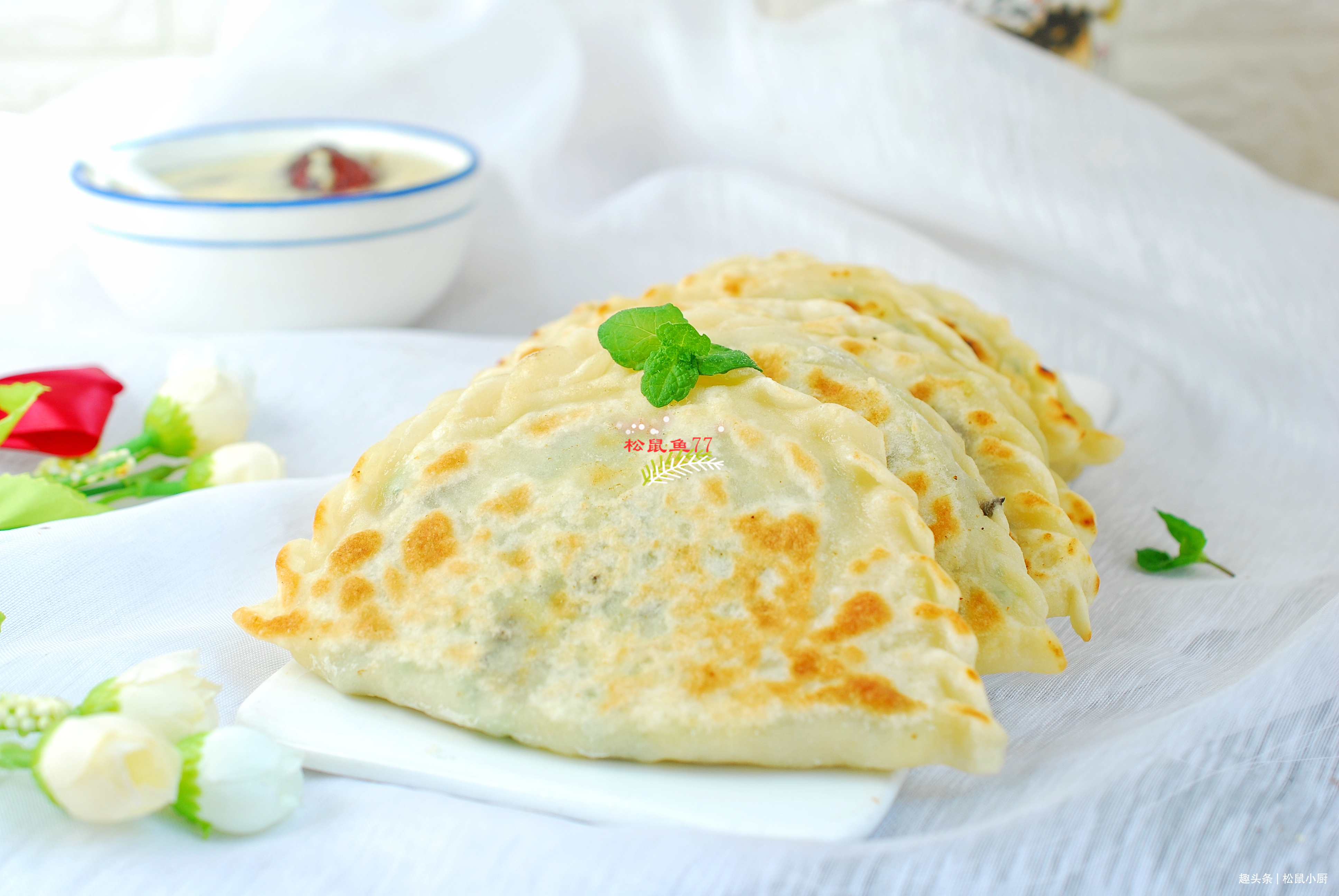 韭菜鸡蛋|韭菜盒子不能上锅就烙，要记住要点和技巧，味道鲜美不变色