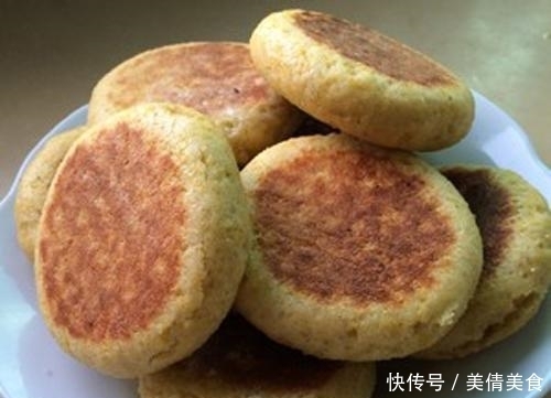 筷子|玉米面新做法,开水一烫,筷子一搅,粗粮细做,简单美味越吃越香