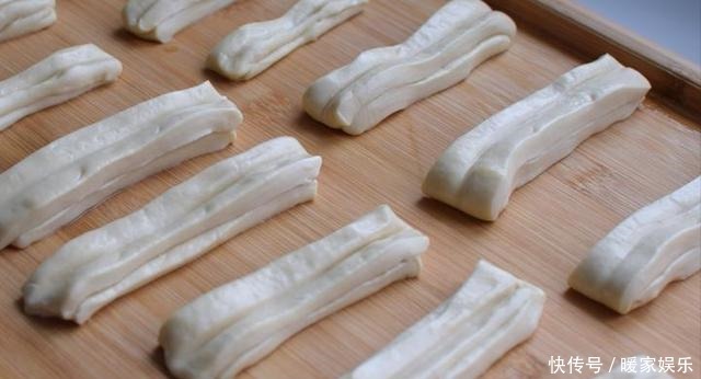  我家油条从不买，自己做各个空心，配方屡试不爽，我每次都成功