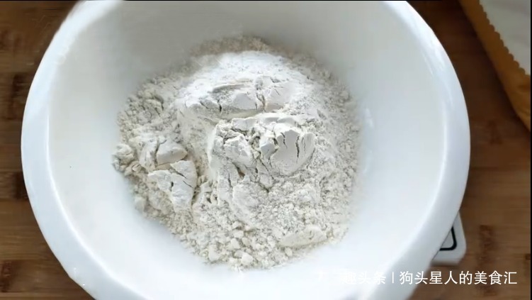 教你真正懒人面包做法,不用揉面,不用黄油,出炉拉丝又柔软