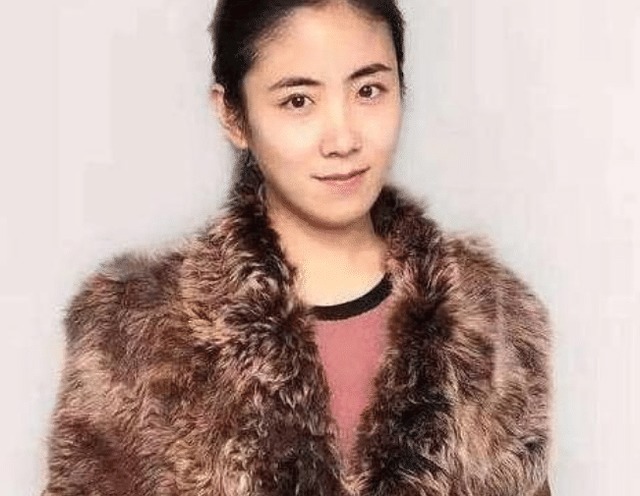 因太漂亮被趙本山力捧,卻拒絕飯桌潛規(guī)則,現(xiàn)退圈教書自在生活