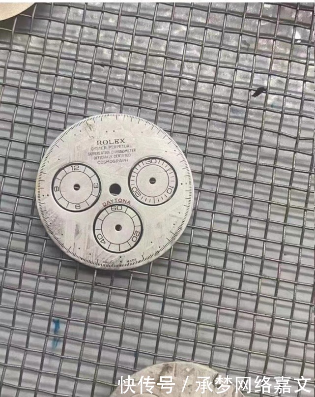 大c论表：中毒！劳力士迪通拿陨石字面制作全过程分享