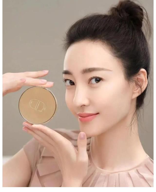 画眉|王丽坤：妆罢低声问夫婿，画眉深浅入时无