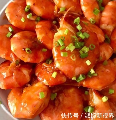 金色|做了孩子们钦点的菜,金色的虾黄,衬着雪白的虾肉,用力吸一口香