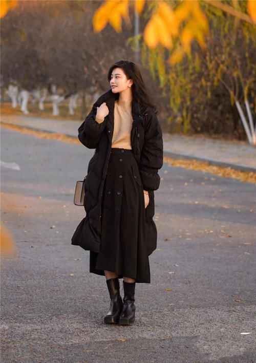 羽绒服“越长越时髦”！今年流行这3种，保暖显瘦，还为气质加分