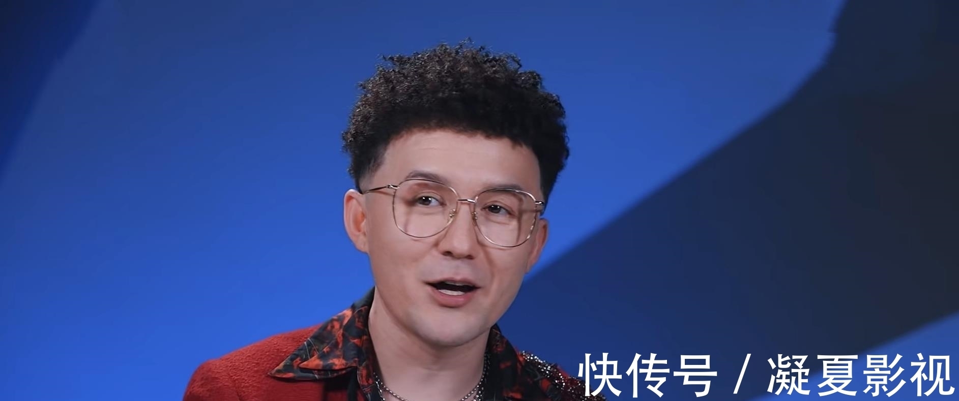 《追光吧》20位哥哥晋级,那吾克热淘汰后发文,队友在凌晨评论