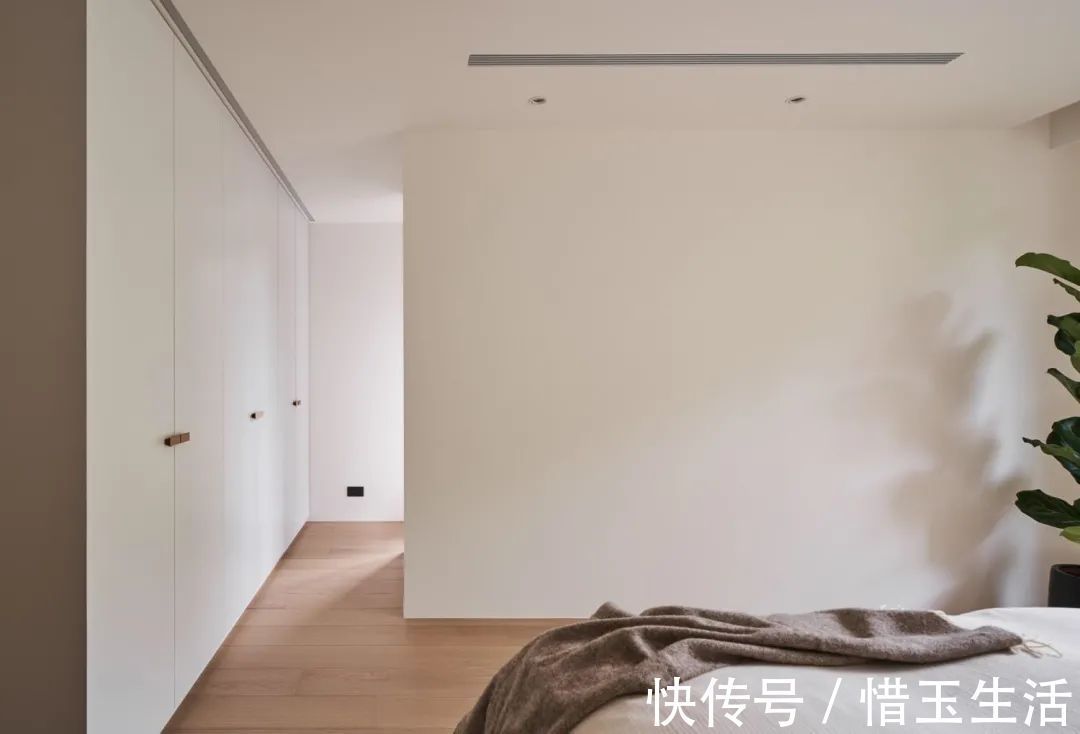 次卧床头墙|90㎡现代简约，开放式的客餐厨，取消沙发的设计，宽敞舒适大气