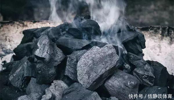 开春别换盆了，这7种东西撒土里，花吃了新叶子呼呼冒！