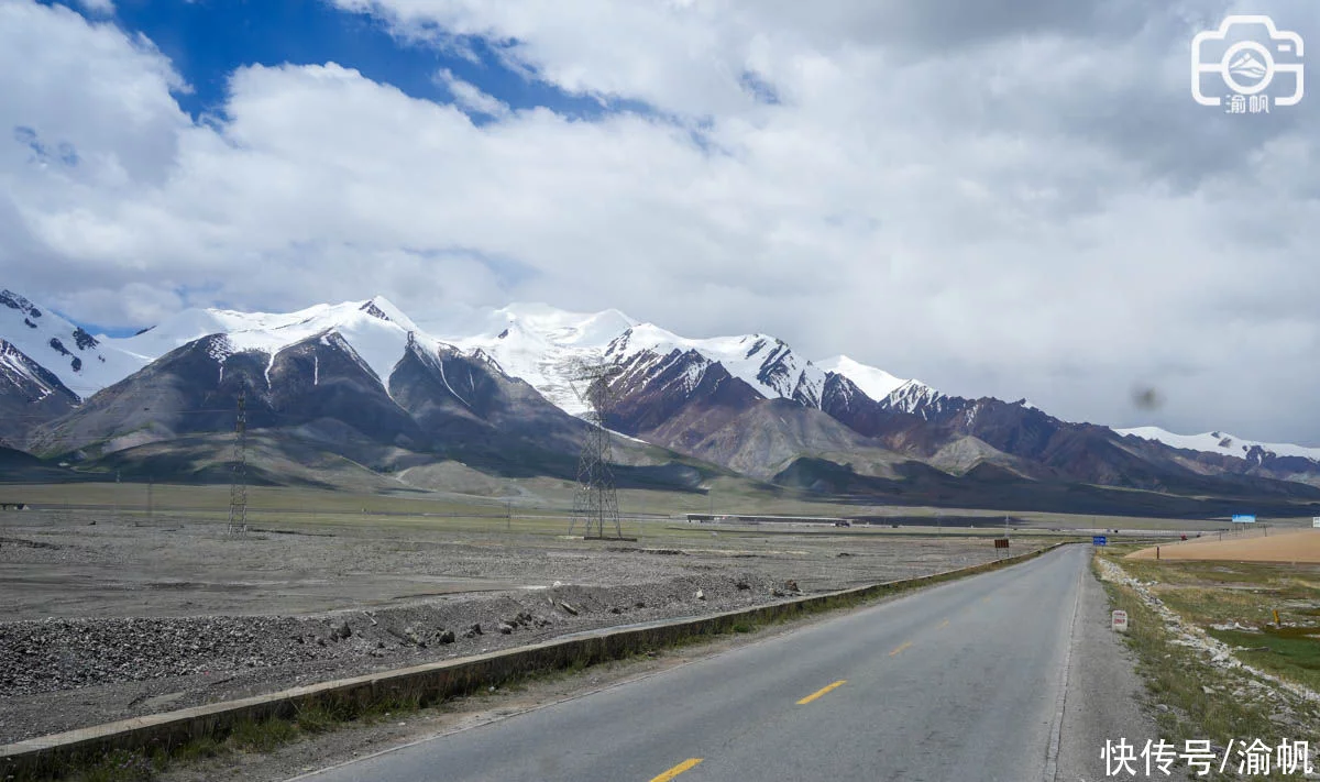 天下风物——《昆仑山北段最高峰的绝佳观景处，雪峰连绵美如画卷，免费对外开放》风光题照