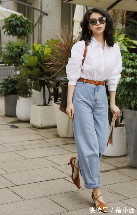保暖性 秋季还是穿“牛仔裤”最时髦,这样搭配毛衣、风衣、大衣,真高级