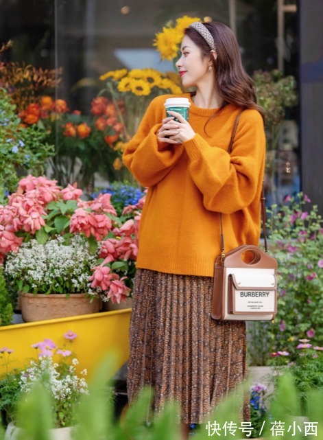 穿搭|建议多穿“针织衫”,选择这4种颜色,搭配半身裙、牛仔裤很时髦