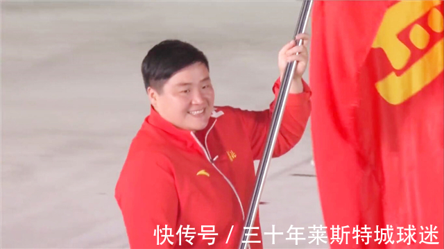 父老乡亲|奥运冠军隆重回村!村民冒雨等待,乐队锣鼓喧天,炮手等口令放炮