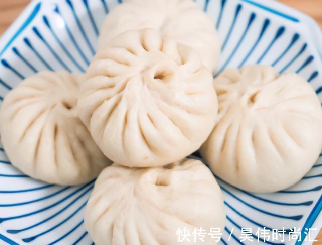 包子|5块钱买一捆,入馅做包子,暄软馅香还流汁,比韭菜白菜的好太多