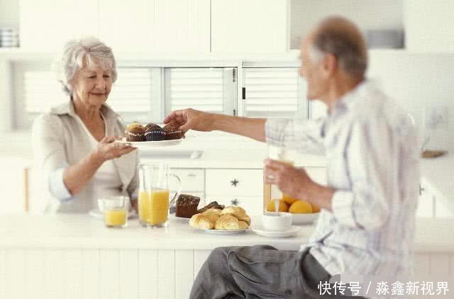 45岁是寿命决定期，长寿还是短命，可能四个表现“一清二楚”