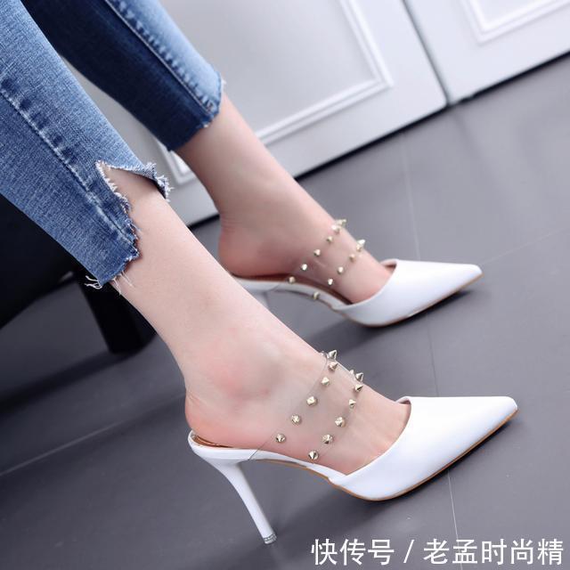 一双能够瞬间提亮整体搭配的高跟鞋，就是你摆脱搭配困难的救星