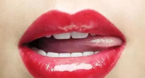 嘴唇总是干裂没亮泽？不只是缺水，还跟缺乏一种营养素有关