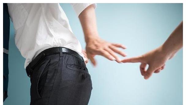 感觉|放屁时若出现这“感觉”，可能是“大肠癌”前兆，多数人容易忽略